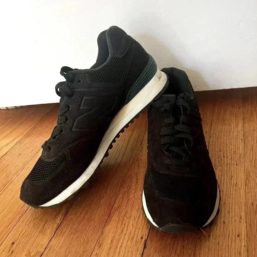 New Balance 574 Sonic Black
Boys' Grade School size 4.5 - Picture 2 of 8